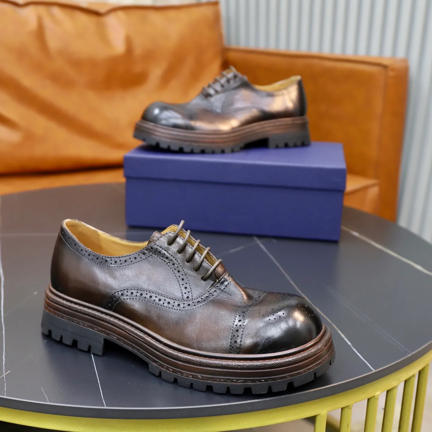 Factory price: 540💰 [Dior] Dior's new casual men's shoes are launched in Hong Kong counters. Official website 1:1 production. Italian washed cowhide + water-dyed leather lining. Designed by European and American masters. Perfect shape to create counter quality, solid color rubber wear-resistant outsole and classic dazzling head! Super versatile and very comfortable. High-end without losing taste, fashionable and novel! ! Absolute focus! 3 colors available! Code number 38-45